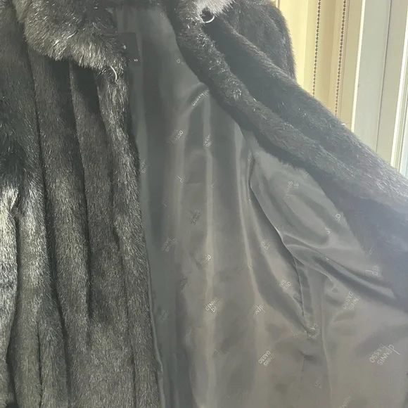 Dennis Basso Luxurious Black Faux Fur Coat - Picture 5 of 5